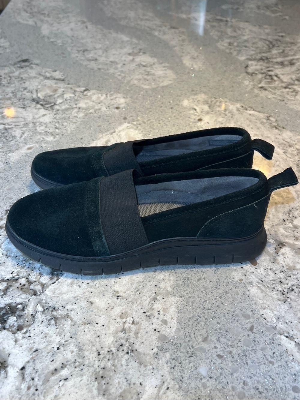Vionic Kristi Black Suede Slip On Orthotic Flats Size 6.5 EUC - Picture 5 of 10